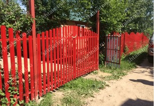 Забор евроштакетник горокой в Ижевске цвет рубин